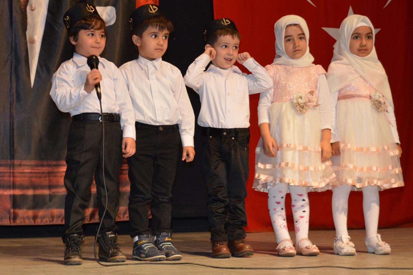 4-6 yaş Kur’an kursu çocuklarının Mevlid etkinliği göz doldurdu